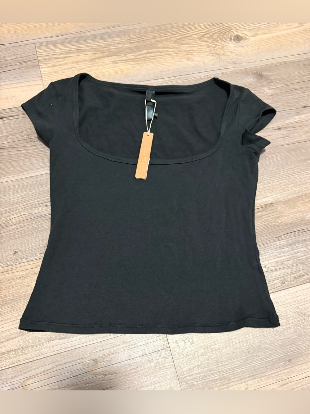 SKIMS Kim Kardashian cotton jersey scoop neck shirt medium new with tags
